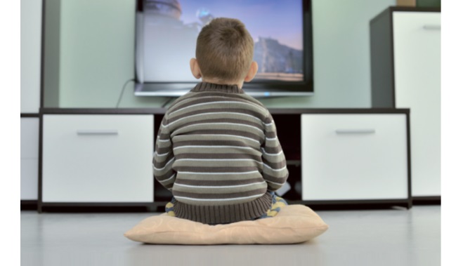 Limiter la télévision chez les jeunes enfants