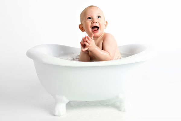 Toilette du bébé : les bons conseils à délivrer